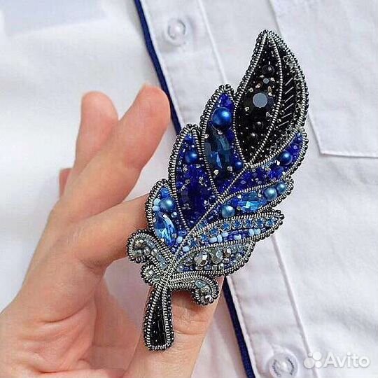 Брошь из бисера ручной работы