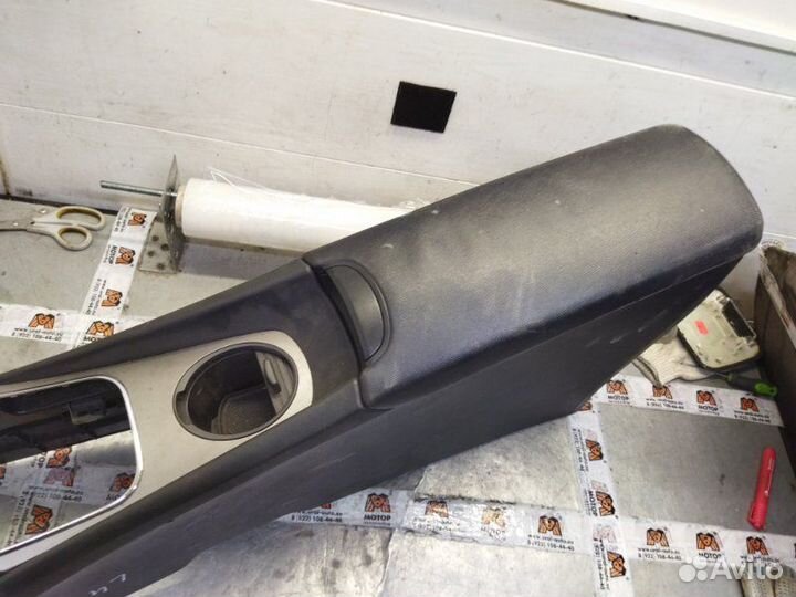 Консоль Toyota Avensis 3 седан 1.8 2ZR-FAE 2010