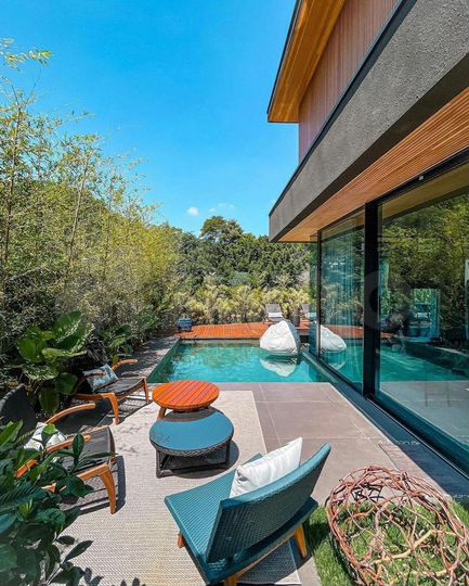 Коттедж 182 м² на участке 6 сот.