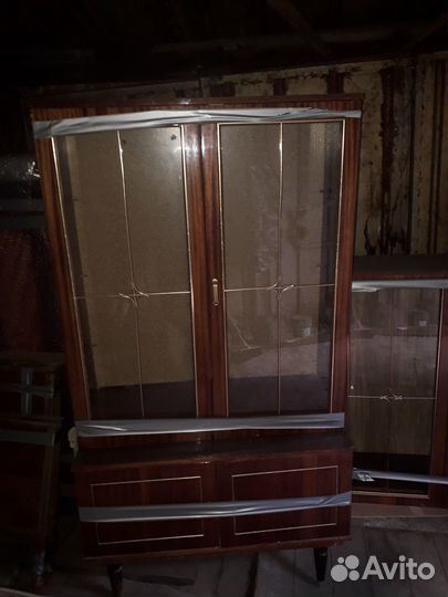 Шкаф витрина