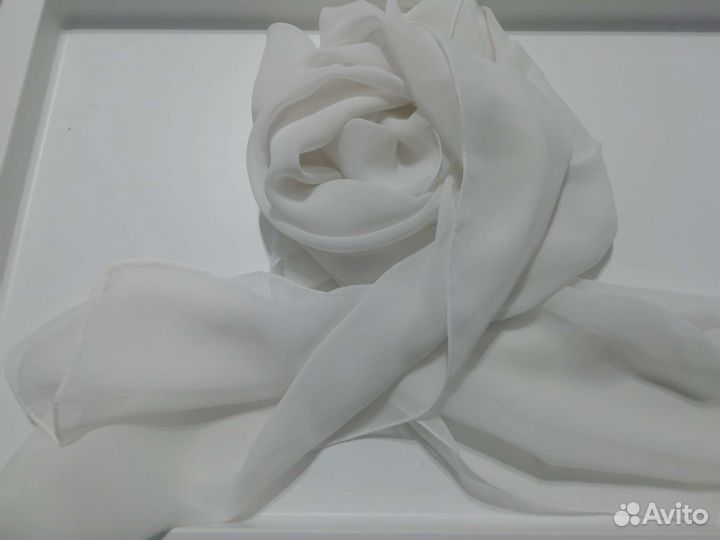 2 платка молочного цвета