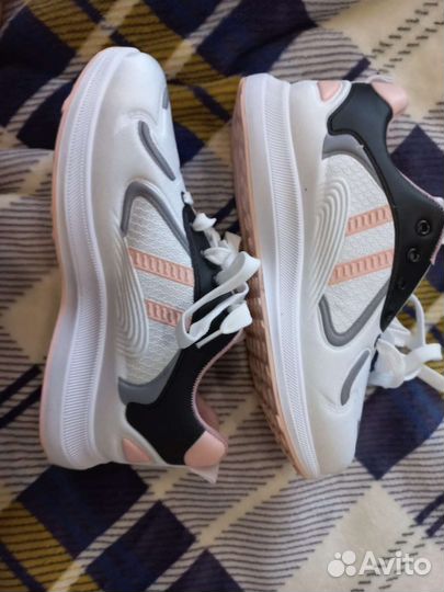 Кроссовки женские 40 размер новые