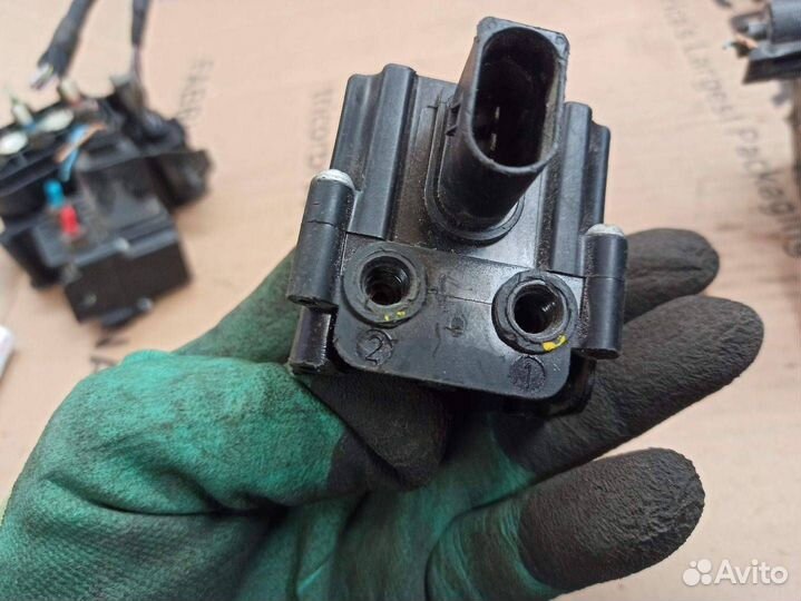 Блок клапанов пневмоподвески BMW 7 F01/F02