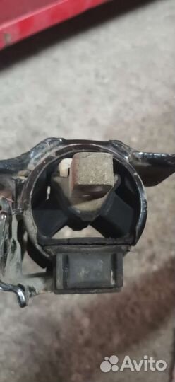 Опора двигателя кпп volkswagen Polo