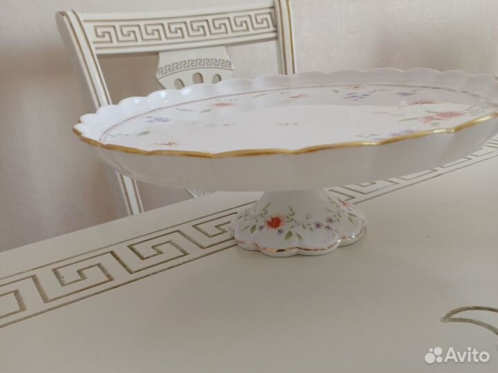 Тортница на ножке