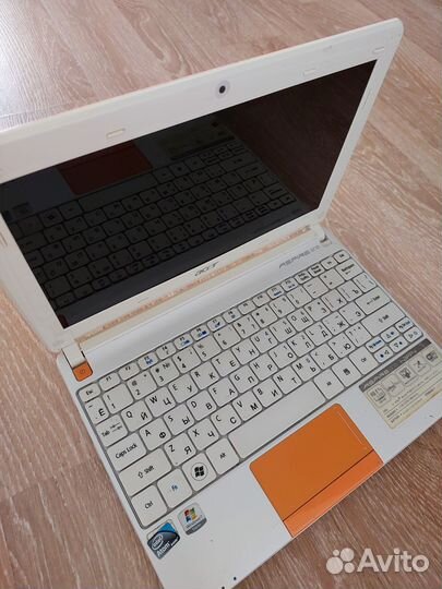 Нетбук Acer aspire one d270