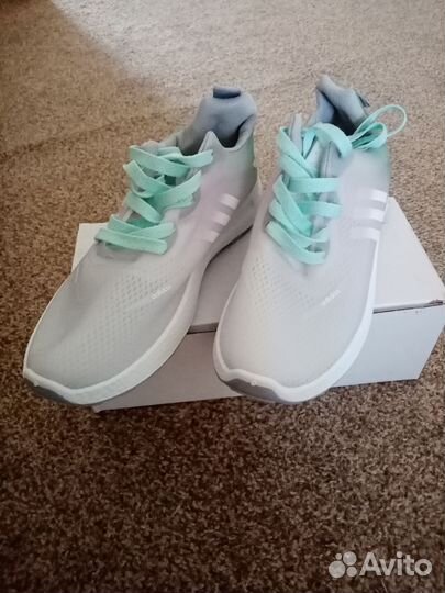 Кроссовки женские