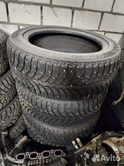Bridgestone Blizzak Spike-01 225/55 R18