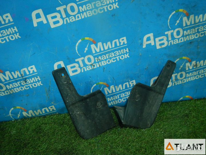 Брызговик задний правый nissan wingroad