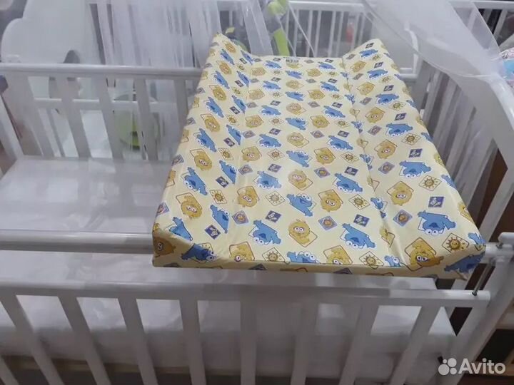 Пеленальная доска на кроватку