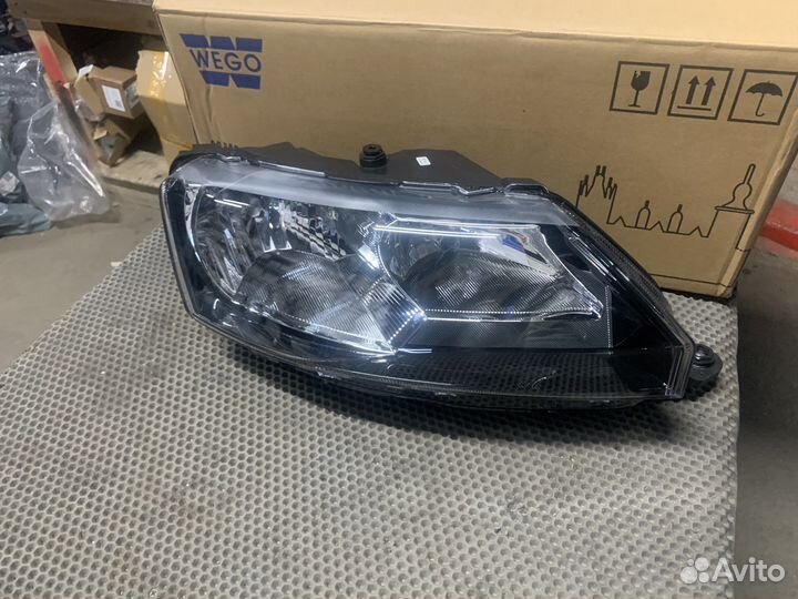 Фара правая Skoda Rapid 2013 2014 2015 2016