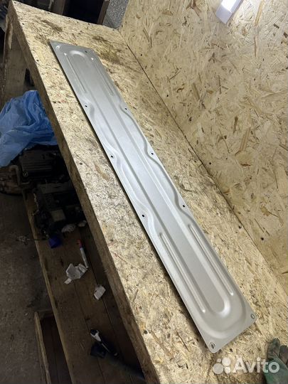 Накладка борта багажника Toyota Hilux 7 Рест