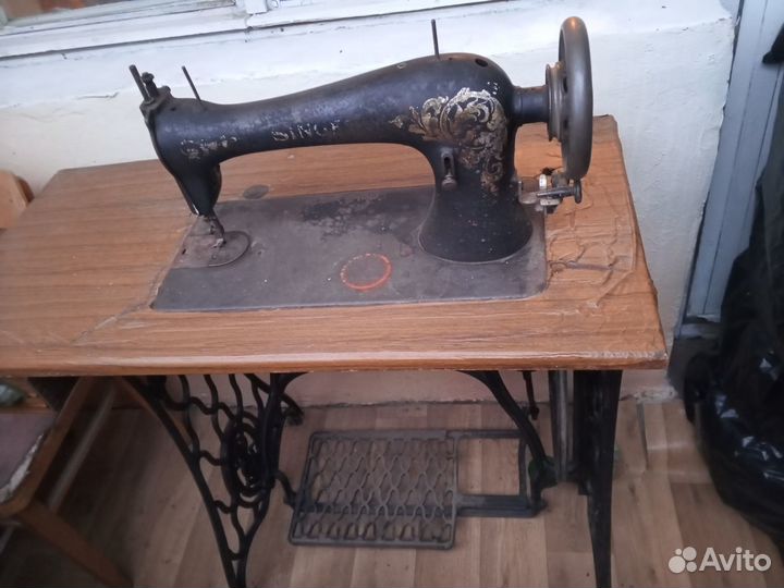 Швейная машинка Зингер ножная