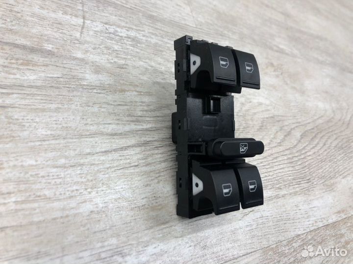 Блок управления стеклоподъемниками передний левый