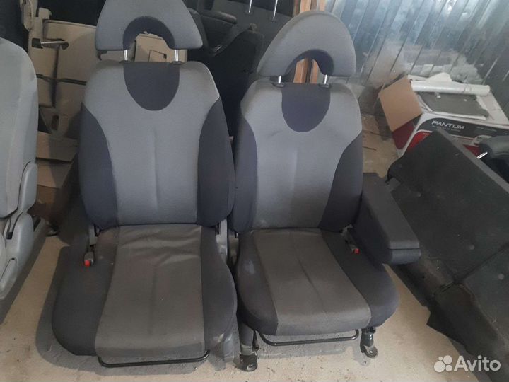 Сиденье Daihatsu YRV