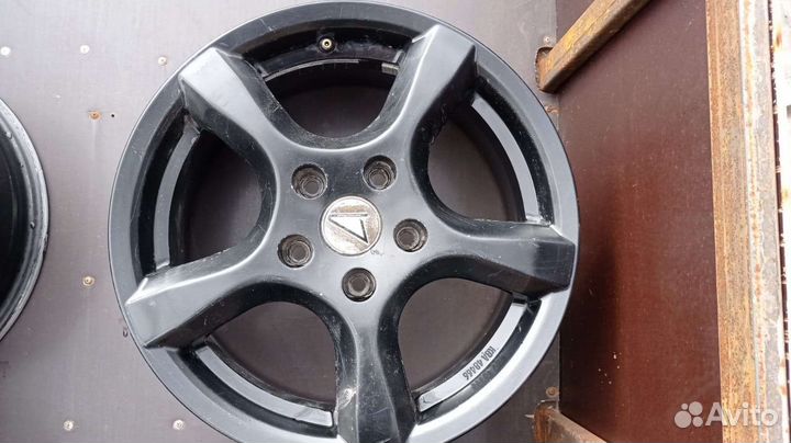 Комплект литых дисков r16