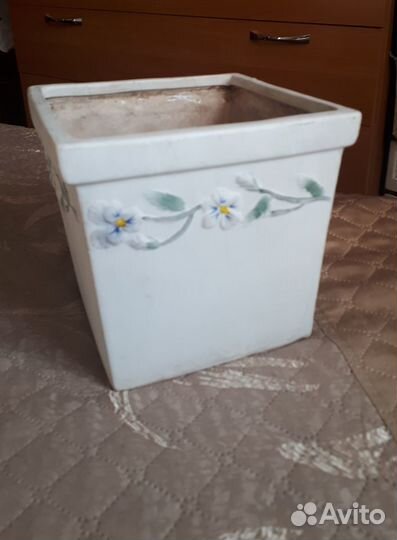 2 горшка керамических + 1 горш. пластиковый