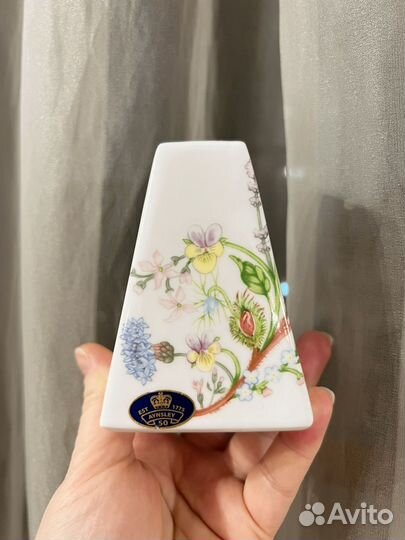 Aynsley Wild Tudor Бутыль парфюмерный пирамида