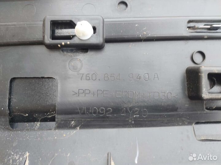 Накладка двери передней VW Touareg 3