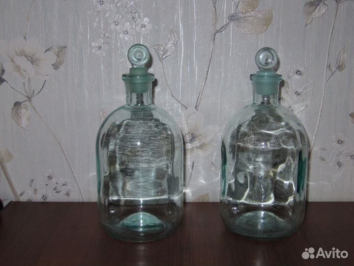 Старинные стеклянные бутыли