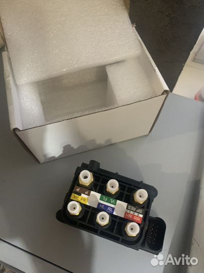 Блок клапанов на пневму Mercedes W221 2006-2009