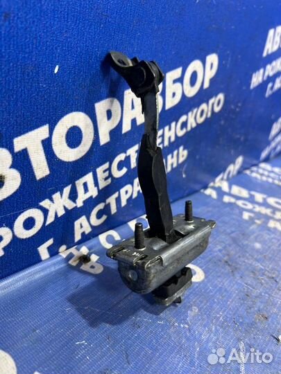 Ограничитель двери Ford Mondeo 5 2014