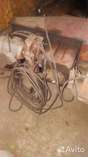 Кран консольный поворотный