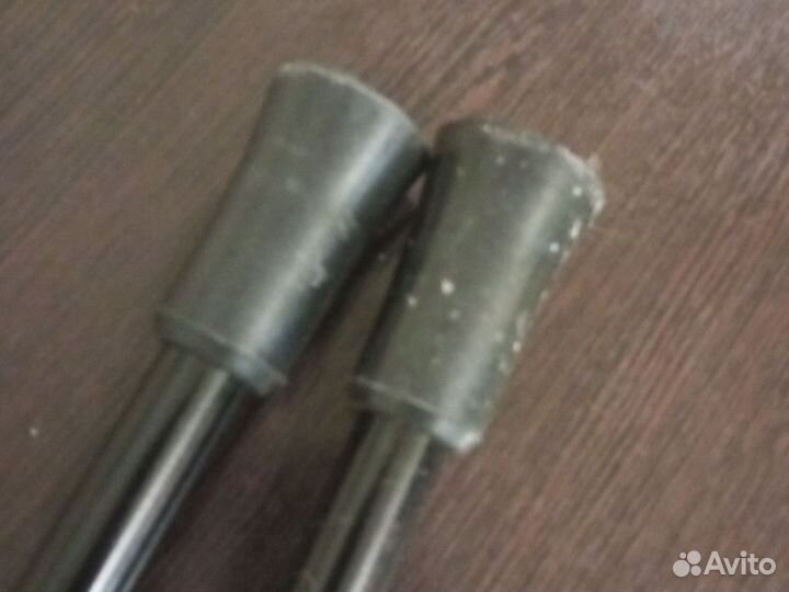 Костыли с подлокотником новые