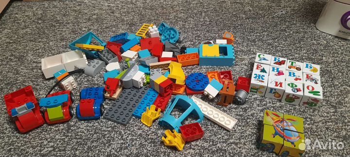 Детали лего и кубики