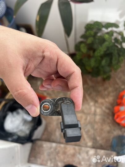 Датчик положения коленвала mercedes w212