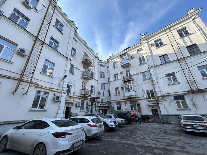 3-к. квартира, 90 м², 2/4 эт.