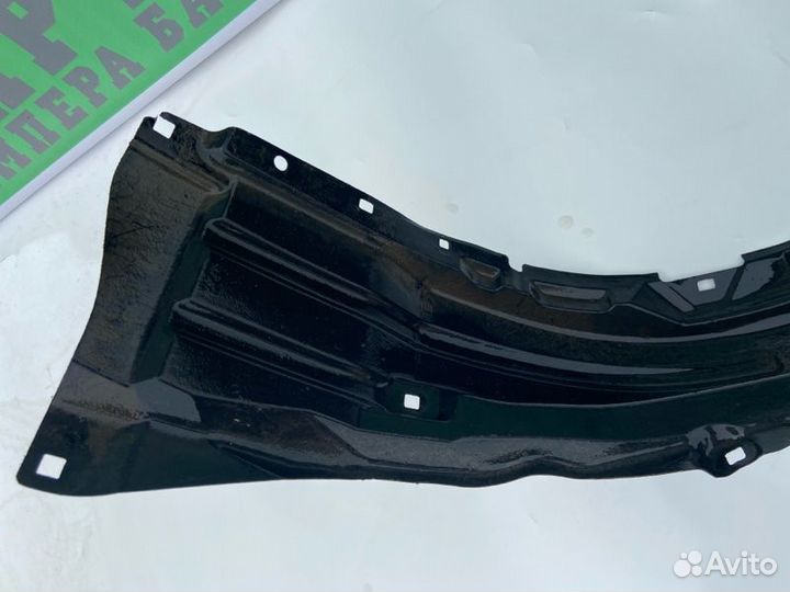 Подкрылок передний правый Toyota Land Cruiser