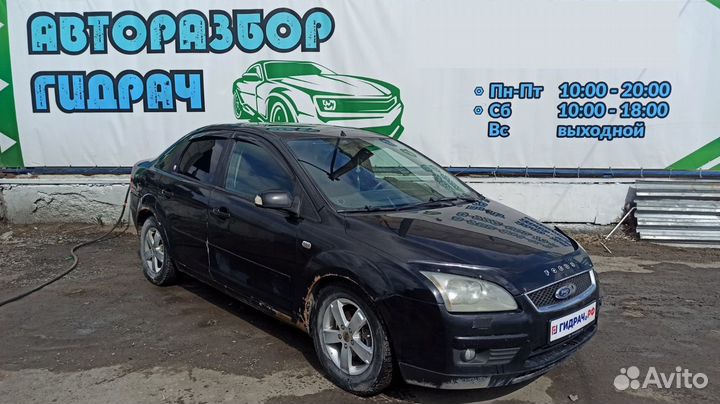 Стекло двери задней левой Ford Focus 2 1317985