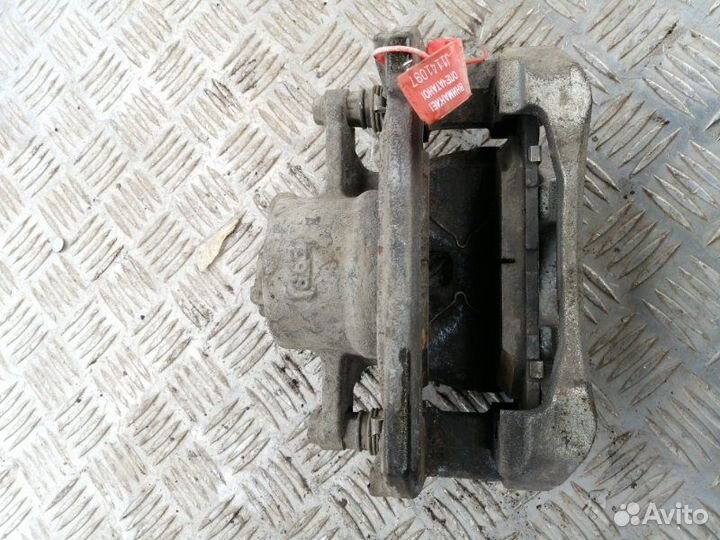 Суппорт передний правый Toyota Camry XV55 2.5