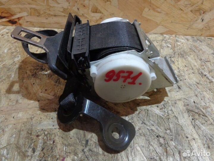 Ремень безопасности Mercedes-Benz C-Class W204