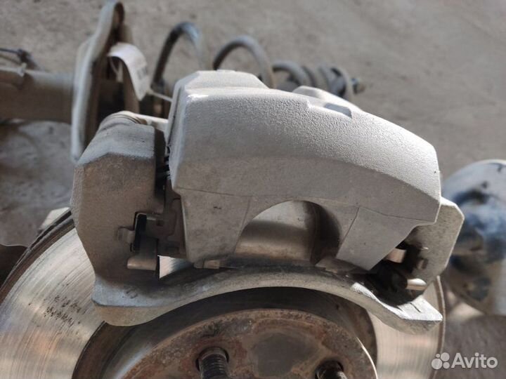 Суппорт тормозной передний левый Toyota Prius