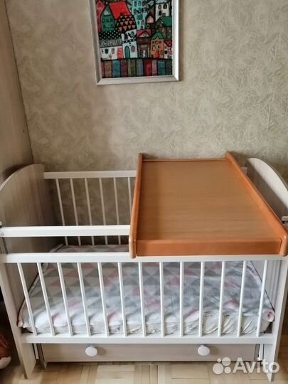 Детская кроватка с пеленальной доской
