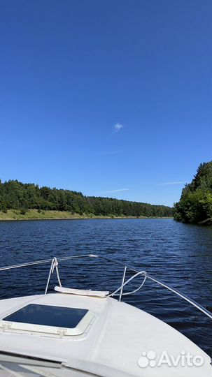 Аренда каютного катера с капитаном яхта вейкборд