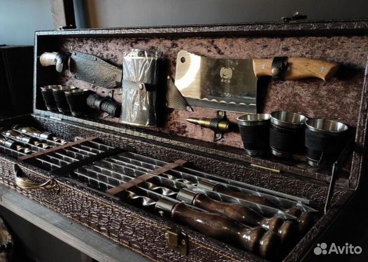 Подарочный набор шампуров в чемодане