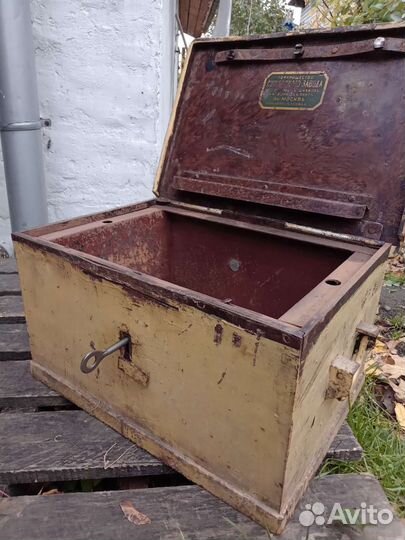 Антикварный сейф.несгораемый шкаф