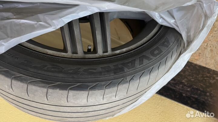 Yokohama Advan Sport V105 295/40 R21