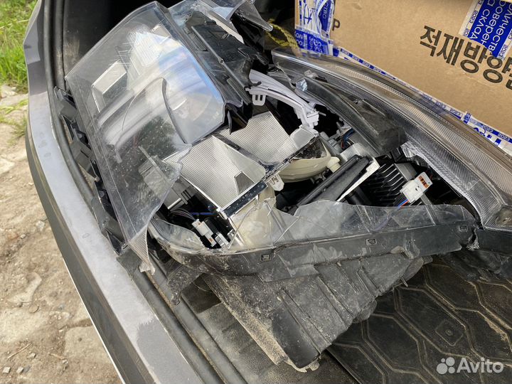 Фара передняя левая Hyundai Santa Fe 4