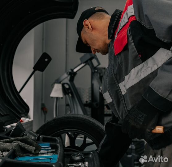 Шиномонтажник