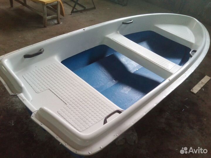 Стеклопластиковая лодка новая от производителя