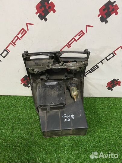 Накладка центральной консоли Geely Mk