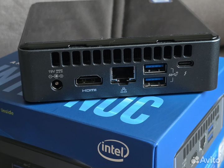 Intel nuc 8 i3