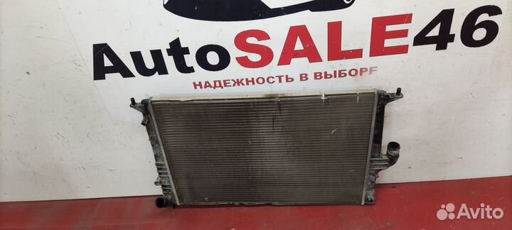 Радиатор охлаждения Renault Logan