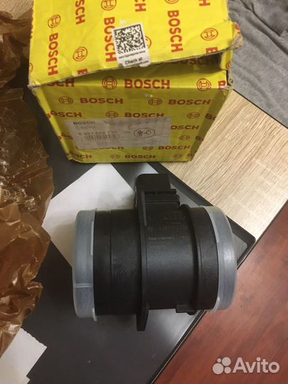 Расходомер воздуха Audi A4, VW Golf/Passat/T5 2.0