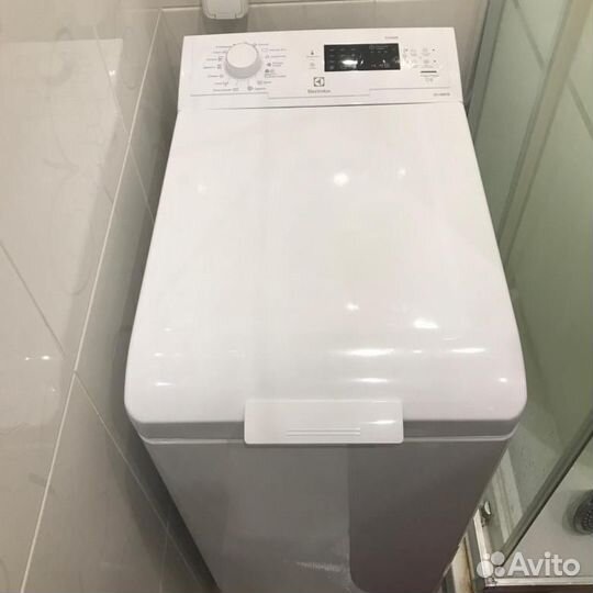 Стиральная машина Electrolux на 7кг EWT 51274 AW