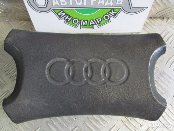 Накладка в руль Audi 100 C3 88г